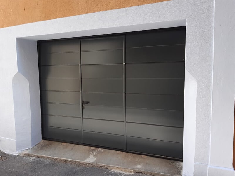 Porte de Garage sectionnelle avec portillon intégré motorisé gris anthracite