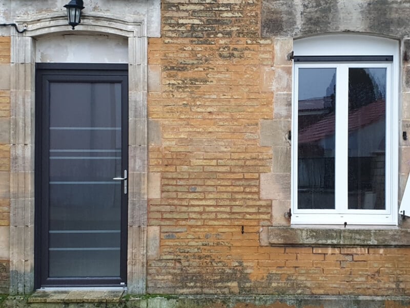 Pose de fenêtres et porte d'entrée PVC