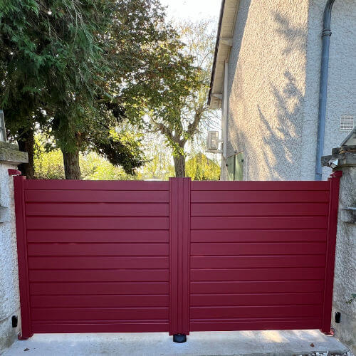 portail rouge basque clair de baie