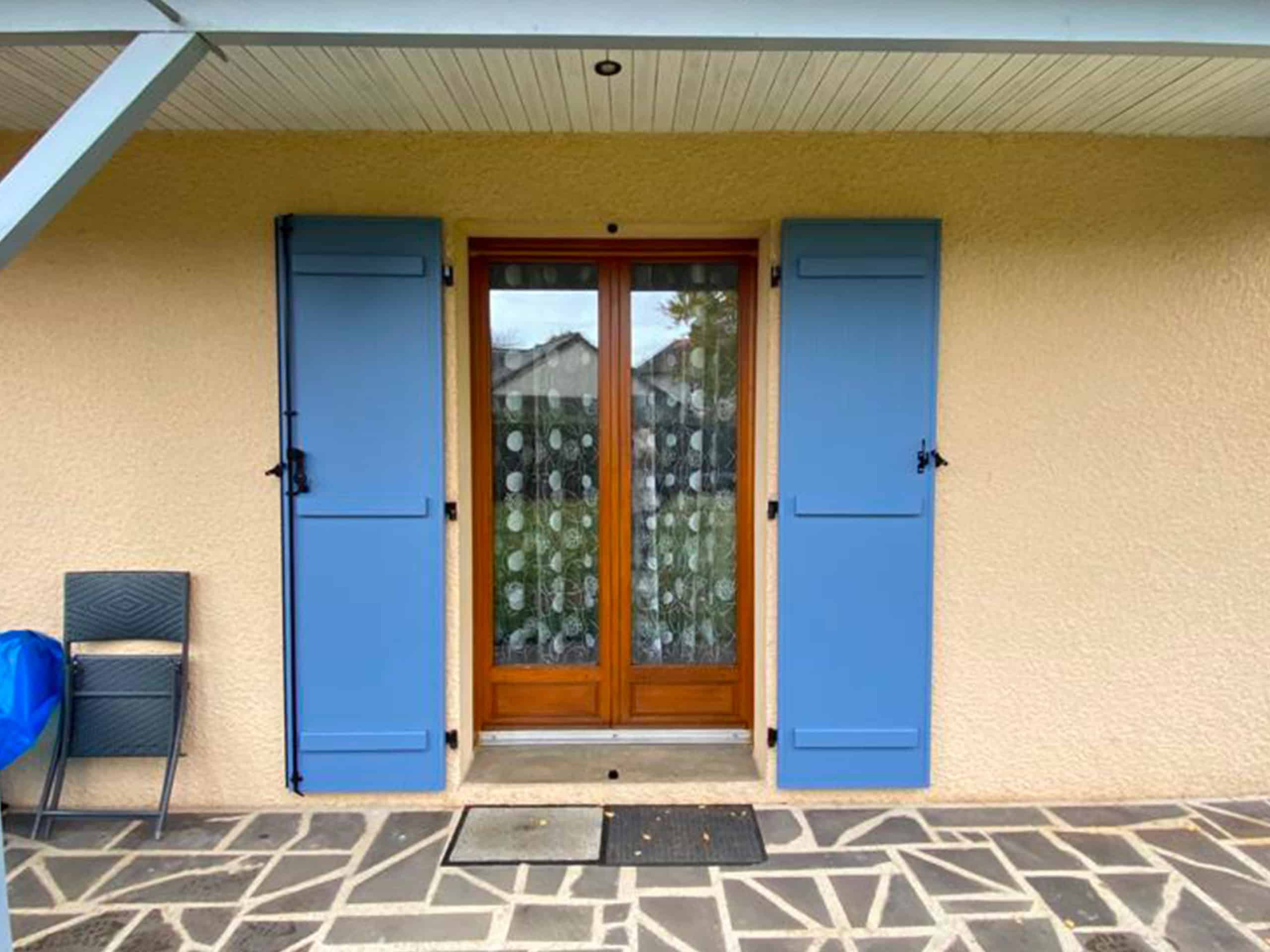 volets-battants-alu-bleu-scaled